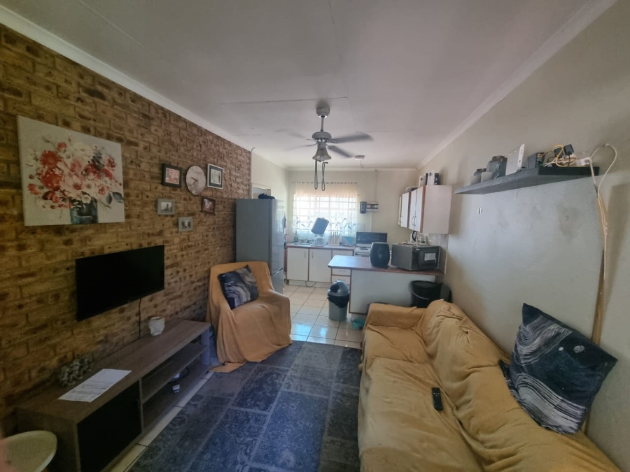 To Let 1 Bedroom Property for Rent in La Hoff North West